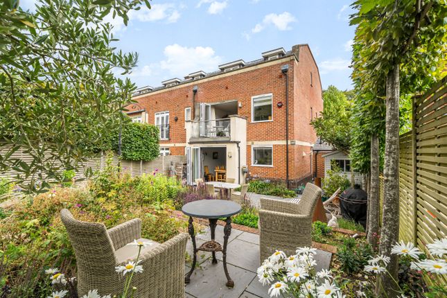 45, Fraser Gardens, Hampshire photo 2