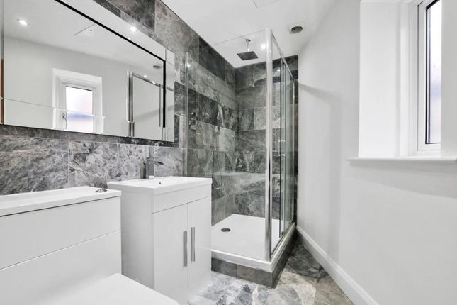 Flat 26, Block Wharf, Cuba Street, London photo 5