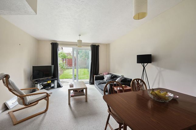 20, Rose Gardens, Farnborough photo 3