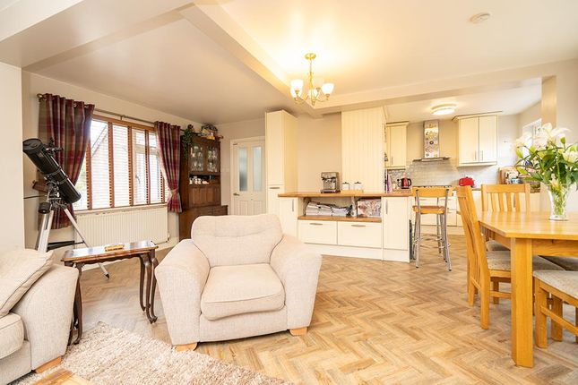 11, Salesbury Drive, Billericay photo 5