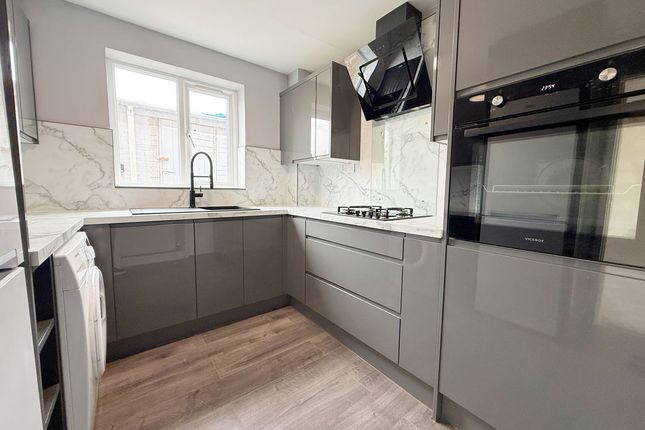 35, Wimberley Way, South Witham photo 3