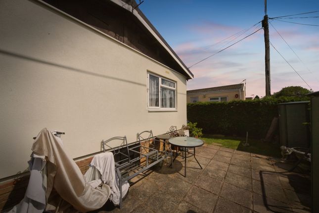 42, Little Meadow, Luton photo 3