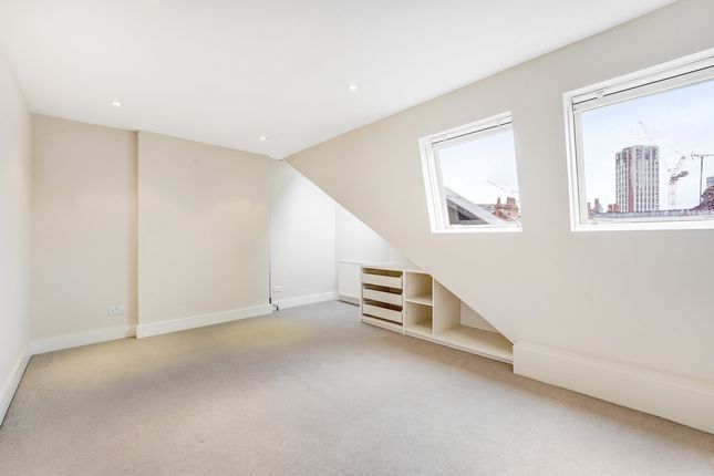 Terraced house to rent in Acfold Road, London