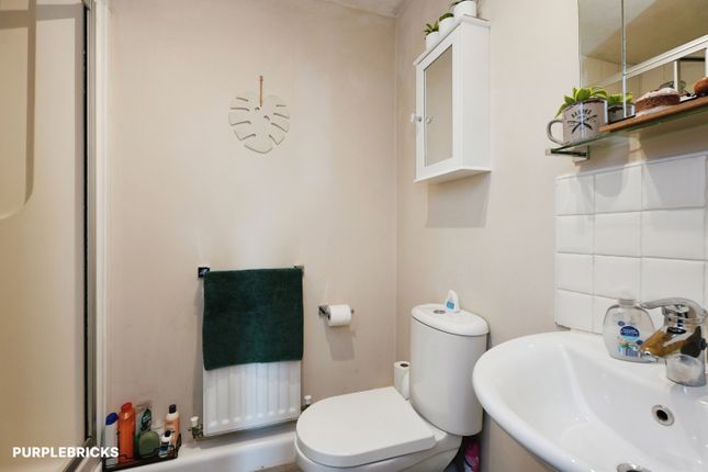 63, Longwood Gate, Huddersfield photo 4