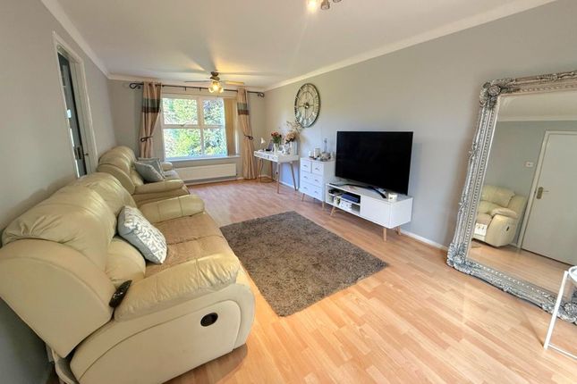 3-bed detached on 45, Fisher Close, Walton-on-Thames, £2,350/mo