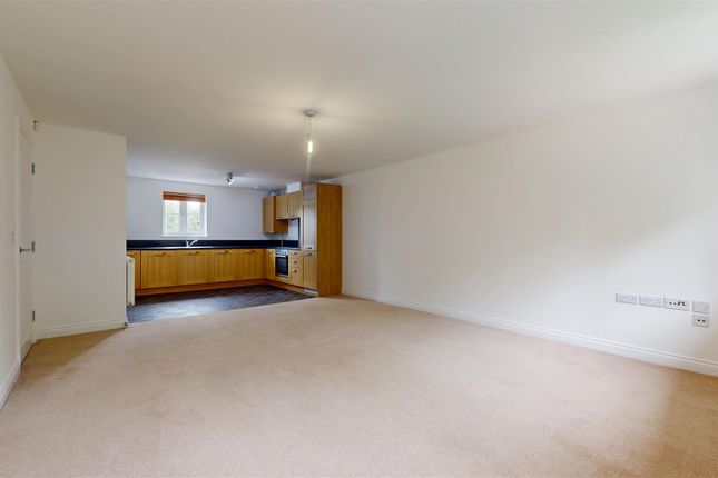 18, Green Farm Road, Newport Pagnell photo 3
