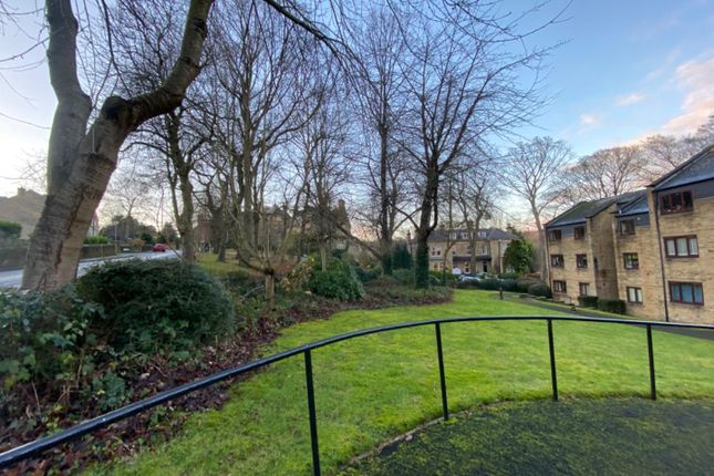 31, Woodfield Court, Huddersfield photo 2