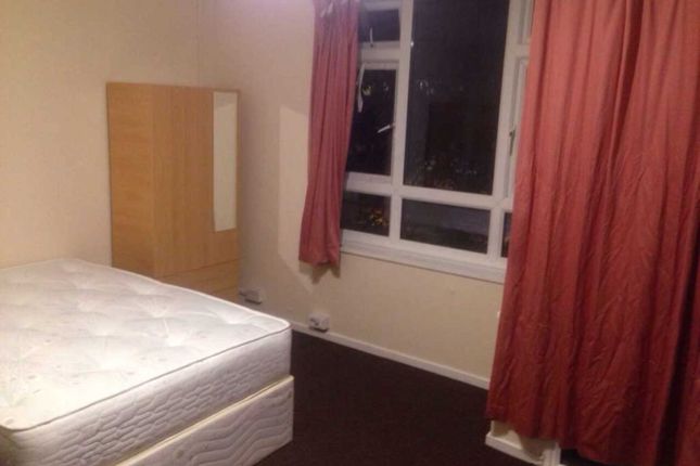 Room to rent in Wynan Road, London
