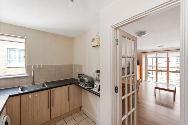 Flat 12, 54, Folgate Street, London photo 3