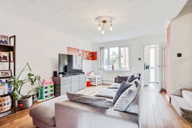 12, Willow Road, Wakefield photo 4