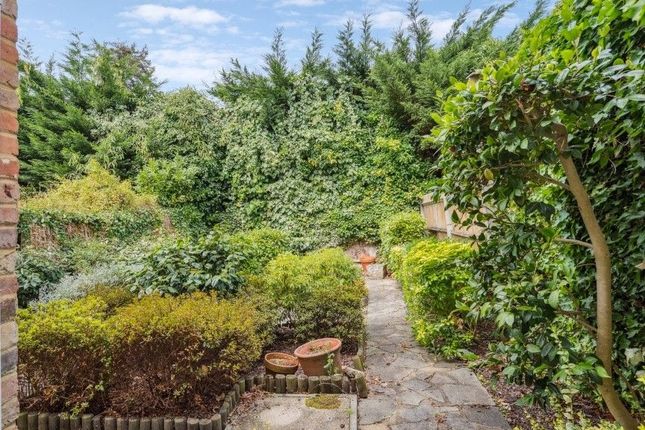 4, Mansard Close, Pinner photo 2