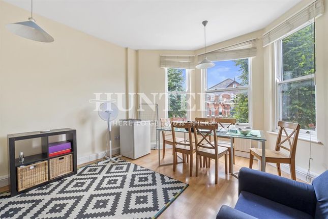Flat to rent in Minster Road, London
