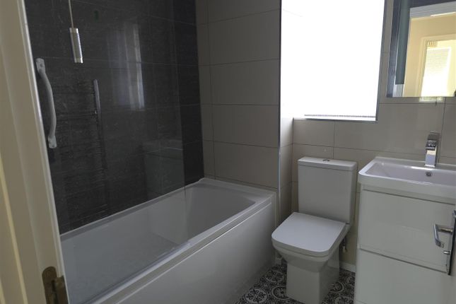 31, Leven Drive, Worcester photo 5