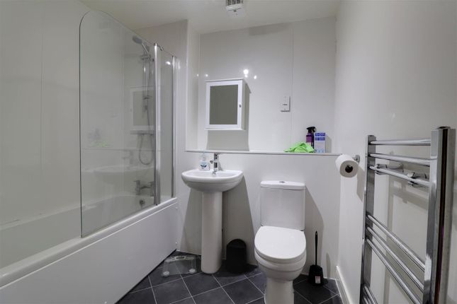 Flat for sale in Browns Lane, Stonehouse