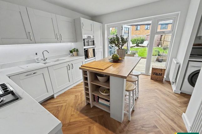 6, Jubilee Road, Northampton photo 3