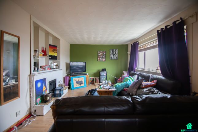 Flat for sale in Naysmyth Bank, Glasgow