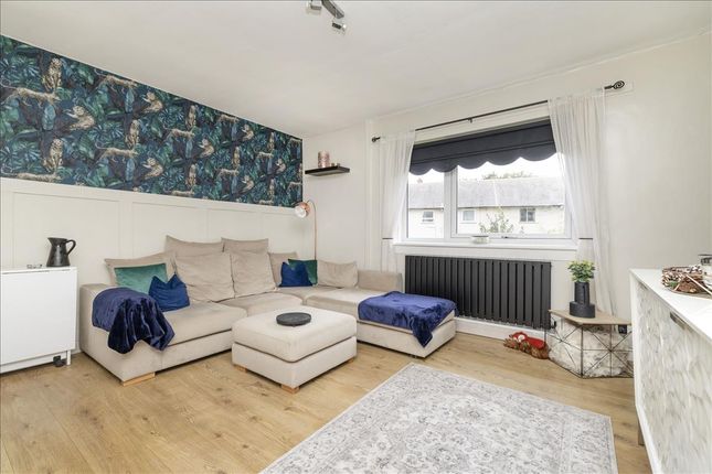 8/5 Summertrees Court, Edinburgh photo 3