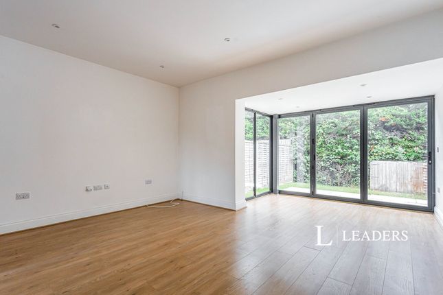 2, York Court, Sayers Common photo 3