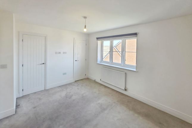 280, PETERBOROUGH photo 5