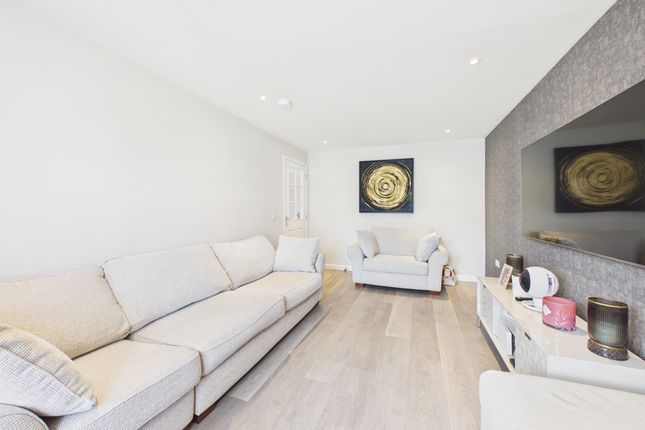 10 Merrystown Drive, Coatbridge photo 3