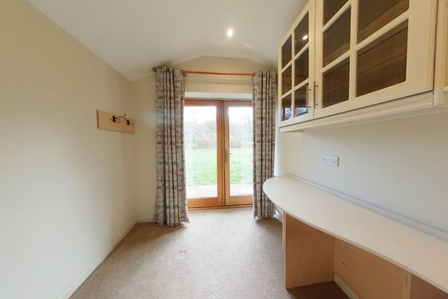 Flat to rent in Dawes Lane, Sarratt, Rickmansworth, Hertfordshire