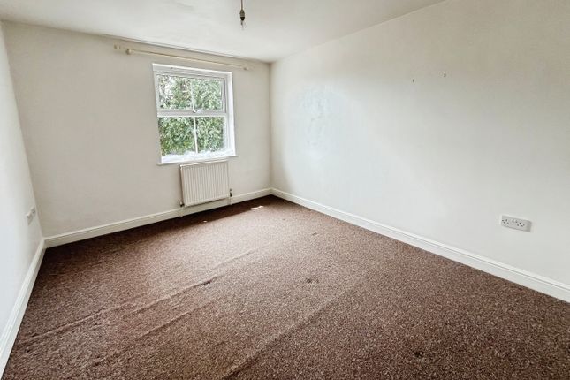 Flat 8, James Court, Leed Street photo 4