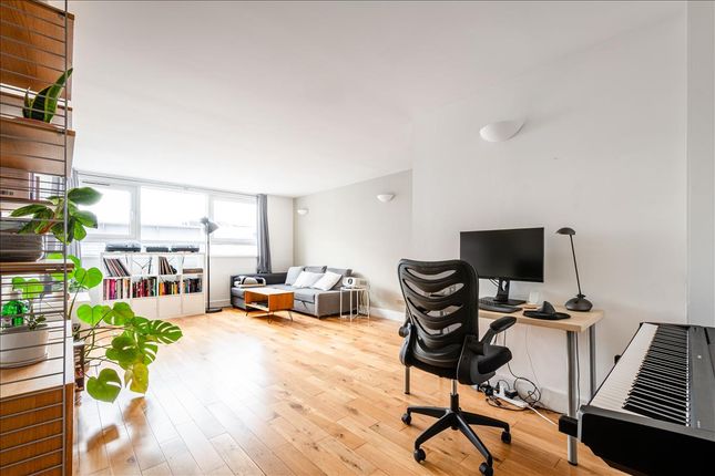 Thumbnail Flat for sale in Richmond Road, London Fields