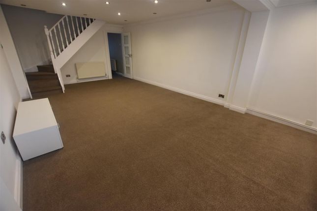 8 Silverstone Drive, Leicester photo 4