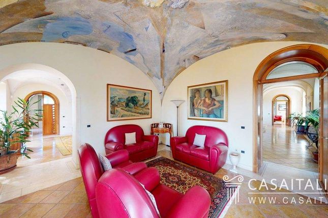 Villa for sale in Colli Del Tronto, Marche, Italy