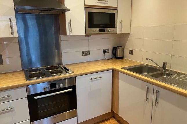 Flat to rent in Meridian Plaza, Bute Terrace, Cardiff