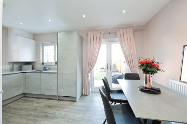 10, Fullers Avenue, Watford photo 4