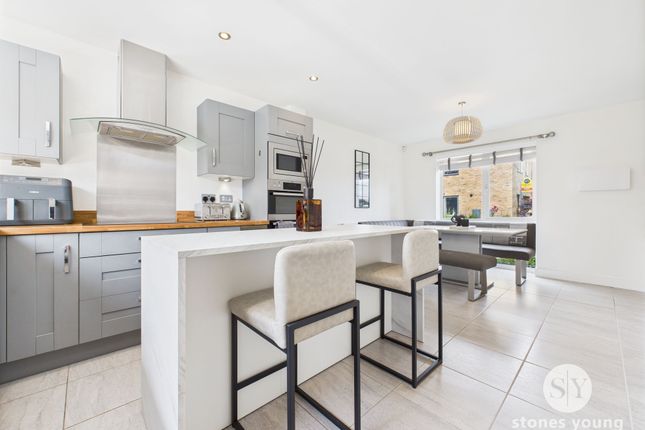 9 Fern Crescent, Blackburn photo 2