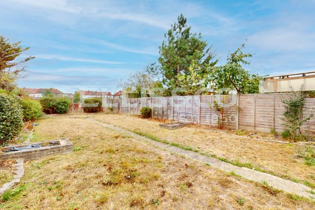 157, Windmill Lane, Greenford photo 3