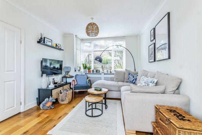 64, Newstead Rise, Surrey photo 2
