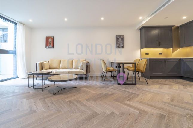 3 Merino Gardens, London photo 3