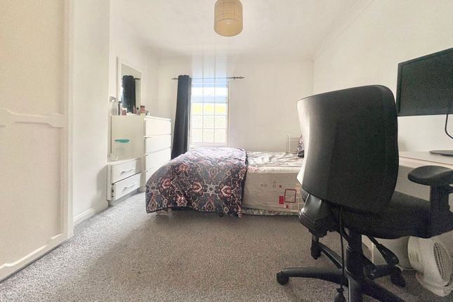 24, The Street, Surrey photo 4