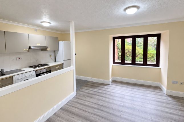 18, Tasker Close, Greater London photo 3