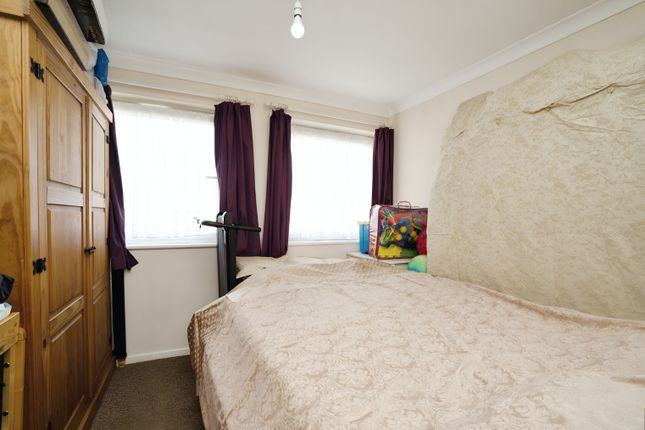 Flat for sale in Cropthorne Avenue, Leicester