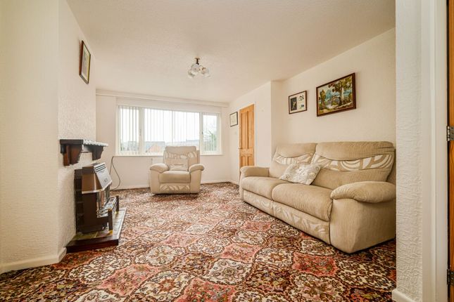 48 Hough Side Road, Leeds photo 2