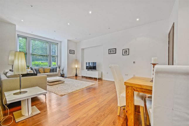Flat for sale in Coopers Court, Piercing Hill, Theydon Bois, Essex