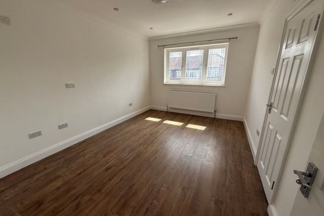 Leyswood Drive, Ilford photo 4