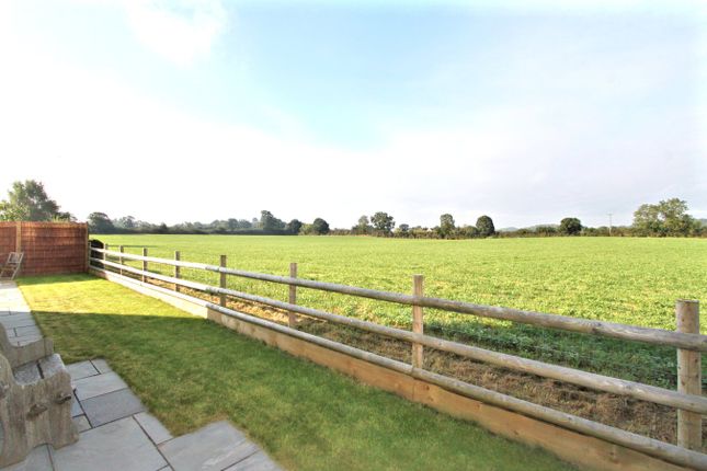 Field View, Church Lane, Wotton-under-Edge photo 2