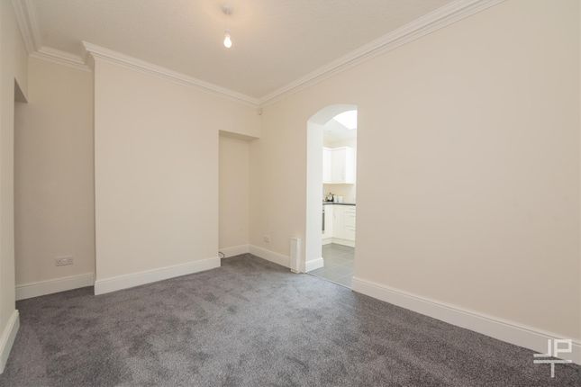 8, Mere Avenue, Leigh photo 3