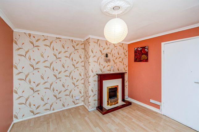 14, Rough Hills Close, Wolverhampton photo 3
