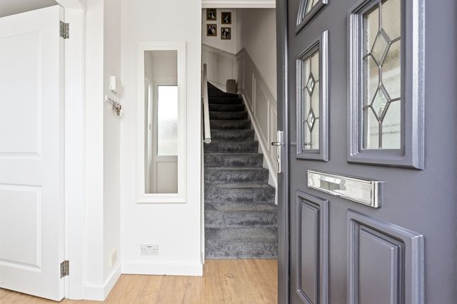 27 Fern Drive, Glasgow photo 2