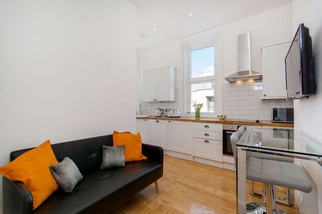 Lavender Hill, Clapham Junction photo 4