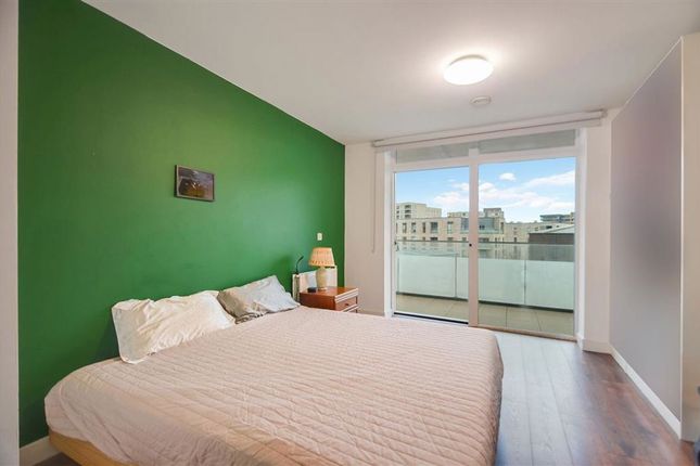 Flat 13, Coneybear Point, 10, Peartree Way, London photo 3
