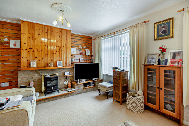 11, Oak Crescent, Kimblesworth photo 2