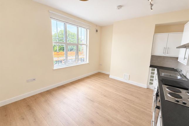 1-bed flat on Flat 2, 85A, Chapel Road, Worthing, £900/mo