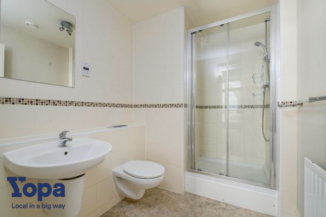 Flat for sale in Canal Road, Gravesend